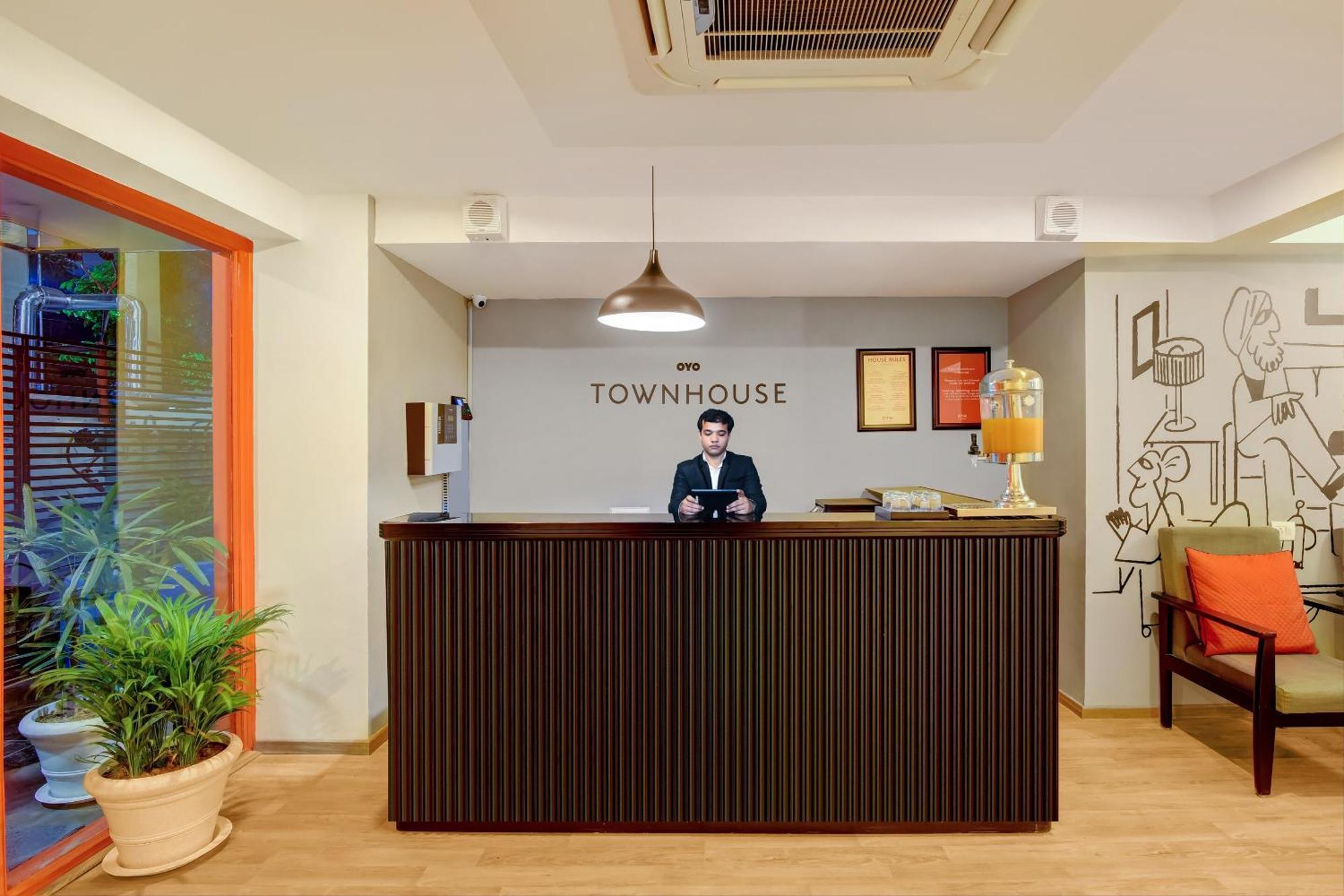 Townhouse Infinity Stays Gurgaon Exterior foto